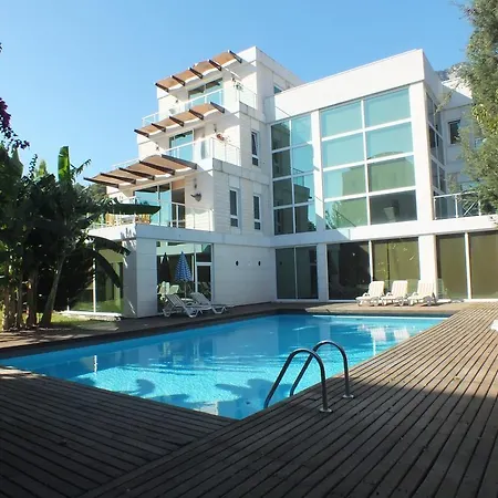 Villa Aqualin *